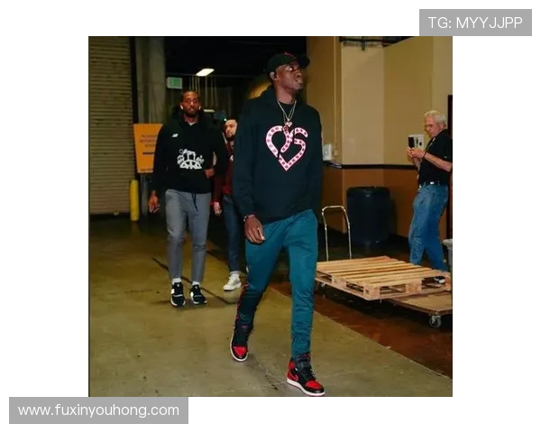 猛龙队挑战步行者队 赛场激烈对决一触即发 谁将笑到最后 猛龙队挑战步行者队 赛场激烈对决一触即发 谁将笑到最后